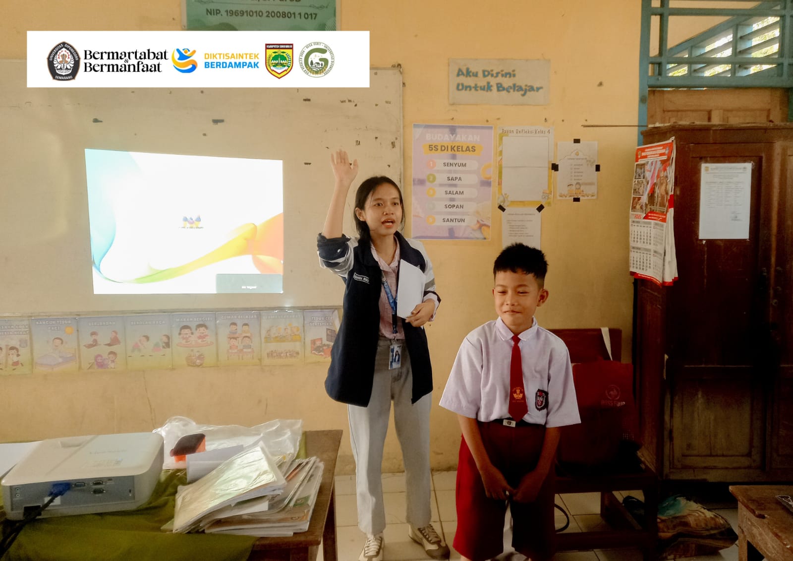 Belajar Bahasa Inggris Sambil Bermain, KKN Tim II Undip Dorong Pembelajaran Interaktif di SD Negeri 2 Gupit sebagai Wujud Dukungan SDGs 4